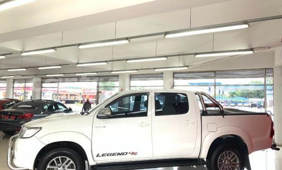 Nunua Ilio tumika Toyota Hilux White Gari ndani ya Ezulwini nchini Hhohho Nunua Ilio tumika Toyota Hilux White Gari ndani ya Ezulwini nchini Hhohho