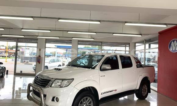 Nunua Ilio tumika Toyota Hilux White Gari ndani ya Ezulwini nchini Hhohho Nunua Ilio tumika Toyota Hilux White Gari ndani ya Ezulwini nchini Hhohho
