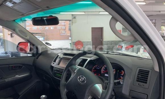 Nunua Ilio tumika Toyota Hilux White Gari ndani ya Ezulwini nchini Hhohho Nunua Ilio tumika Toyota Hilux White Gari ndani ya Ezulwini nchini Hhohho