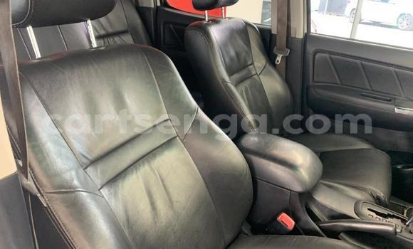 Nunua Ilio tumika Toyota Hilux White Gari ndani ya Ezulwini nchini Hhohho Nunua Ilio tumika Toyota Hilux White Gari ndani ya Ezulwini nchini Hhohho