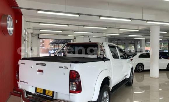 Nunua Ilio tumika Toyota Hilux White Gari ndani ya Ezulwini nchini Hhohho Nunua Ilio tumika Toyota Hilux White Gari ndani ya Ezulwini nchini Hhohho