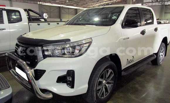 Nunua Ilio tumika Toyota Hilux White Gari ndani ya Mbabane nchini Manzini