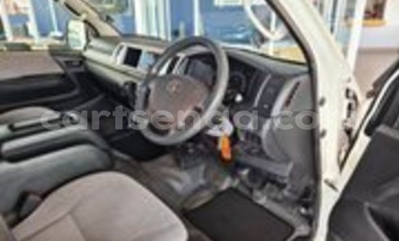 Nunua Ilio tumika Toyota 4Runner White Gari ndani ya Mbabane nchini Manzini Nunua Ilio tumika Toyota 4Runner White Gari ndani ya Mbabane nchini Manzini