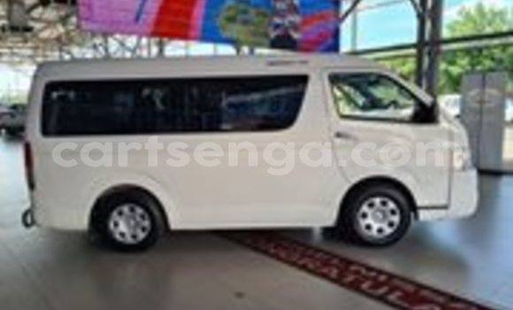 Nunua Ilio tumika Toyota 4Runner White Gari ndani ya Mbabane nchini Manzini Nunua Ilio tumika Toyota 4Runner White Gari ndani ya Mbabane nchini Manzini