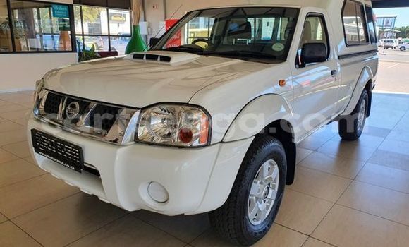 Buy Used Nissan NP 300 White Car in Hlatikulu in Shiselweni District Buy Used Nissan NP 300 White Car in Hlatikulu in Shiselweni District