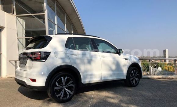 Buy Used Volkswagen T-Roc White Car in Bulembu in Hhohho Buy Used Volkswagen T-Roc White Car in Bulembu in Hhohho
