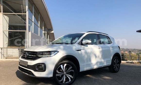 Buy Used Volkswagen T-Roc White Car in Bulembu in Hhohho Buy Used Volkswagen T-Roc White Car in Bulembu in Hhohho