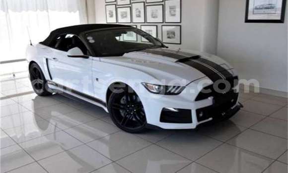 Nunua Ilio tumika Ford Mustang White Gari ndani ya Bulembu nchini Hhohho Nunua Ilio tumika Ford Mustang White Gari ndani ya Bulembu nchini Hhohho