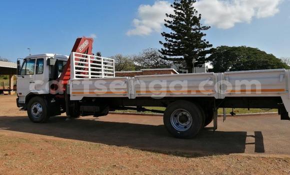 Acheter Occasion Utilitaire Nissan UD Blanc à Ezulwini, Hhohho Acheter Occasion Utilitaire Nissan UD Blanc à Ezulwini, Hhohho