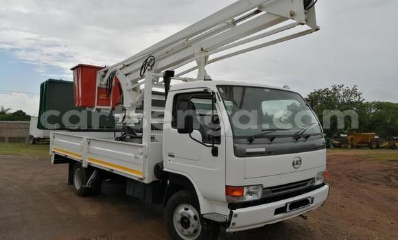 Nunua Ilio tumika Nissan UD White Lori ndani ya Ezulwini nchini Hhohho Nunua Ilio tumika Nissan UD White Lori ndani ya Ezulwini nchini Hhohho
