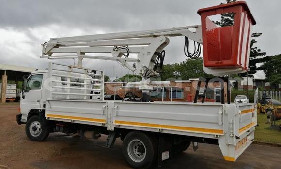 Nunua Ilio tumika Nissan UD White Lori ndani ya Ezulwini nchini Hhohho Nunua Ilio tumika Nissan UD White Lori ndani ya Ezulwini nchini Hhohho