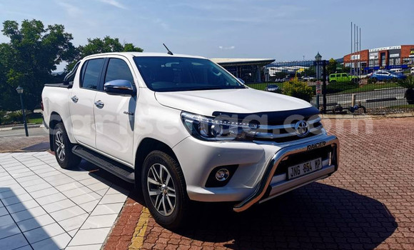 Nunua Ilio tumika Toyota Hilux White Gari ndani ya Bulembu nchini Hhohho Nunua Ilio tumika Toyota Hilux White Gari ndani ya Bulembu nchini Hhohho