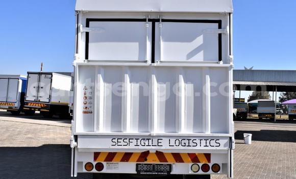 Nunua Ilio tumika Nissan UD White Lori ndani ya Bulembu nchini Hhohho Nunua Ilio tumika Nissan UD White Lori ndani ya Bulembu nchini Hhohho