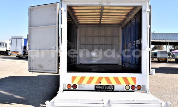 Nunua Ilio tumika Nissan UD White Lori ndani ya Bulembu nchini Hhohho Nunua Ilio tumika Nissan UD White Lori ndani ya Bulembu nchini Hhohho