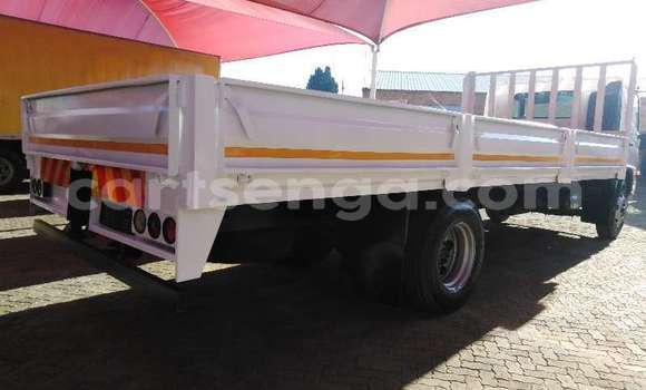 Acheter Occasion Utilitaire Hino 300 Series Blanc à Big Bend, Lubombo District Acheter Occasion Utilitaire Hino 300 Series Blanc à Big Bend, Lubombo District