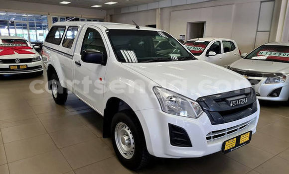 Nunua Ilio tumika Isuzu KB White Gari ndani ya Big Bend nchini Wilaya ya Lubombo