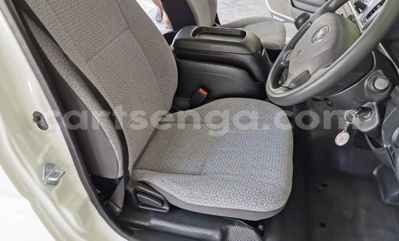 Acheter Occasion Voiture Toyota 4Runner Blanc à Mbabane, Manzini Acheter Occasion Voiture Toyota 4Runner Blanc à Mbabane, Manzini