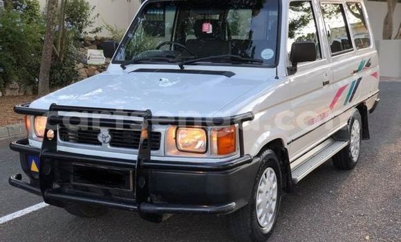 Buy Used Toyota Venza White Car in Ezulwini in Hhohho Buy Used Toyota Venza White Car in Ezulwini in Hhohho