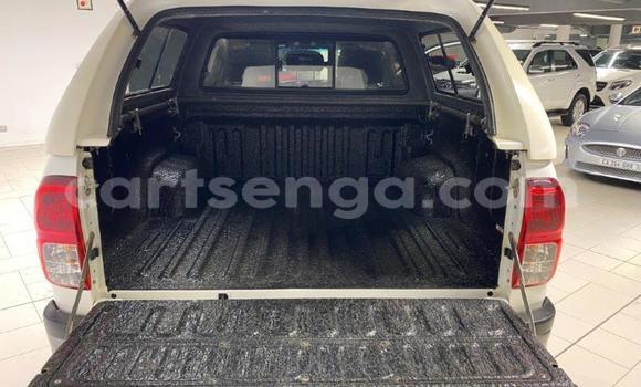 Nunua Ilio tumika Toyota Hilux White Gari ndani ya Ezulwini nchini Hhohho Nunua Ilio tumika Toyota Hilux White Gari ndani ya Ezulwini nchini Hhohho