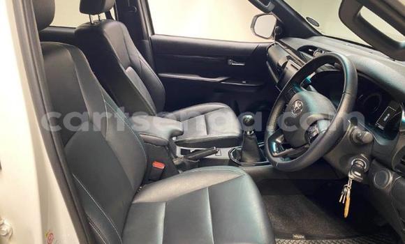 Nunua Ilio tumika Toyota Hilux White Gari ndani ya Ezulwini nchini Hhohho Nunua Ilio tumika Toyota Hilux White Gari ndani ya Ezulwini nchini Hhohho