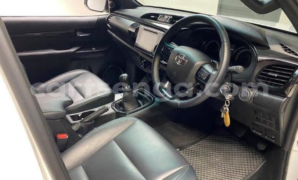 Nunua Ilio tumika Toyota Hilux White Gari ndani ya Ezulwini nchini Hhohho Nunua Ilio tumika Toyota Hilux White Gari ndani ya Ezulwini nchini Hhohho