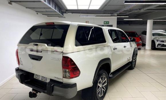 Nunua Ilio tumika Toyota Hilux White Gari ndani ya Ezulwini nchini Hhohho Nunua Ilio tumika Toyota Hilux White Gari ndani ya Ezulwini nchini Hhohho