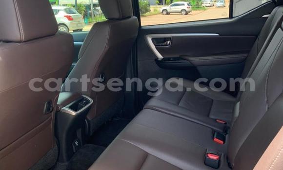Nunua Ilio tumika Toyota Fortuner Beige Gari ndani ya Hlatikulu nchini Wilaya ya Shiselweni Nunua Ilio tumika Toyota Fortuner Beige Gari ndani ya Hlatikulu nchini Wilaya ya Shiselweni