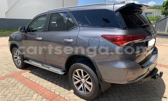 Nunua Ilio tumika Toyota Fortuner Beige Gari ndani ya Hlatikulu nchini Wilaya ya Shiselweni Nunua Ilio tumika Toyota Fortuner Beige Gari ndani ya Hlatikulu nchini Wilaya ya Shiselweni