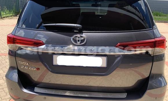 Nunua Ilio tumika Toyota Fortuner Beige Gari ndani ya Hlatikulu nchini Wilaya ya Shiselweni Nunua Ilio tumika Toyota Fortuner Beige Gari ndani ya Hlatikulu nchini Wilaya ya Shiselweni