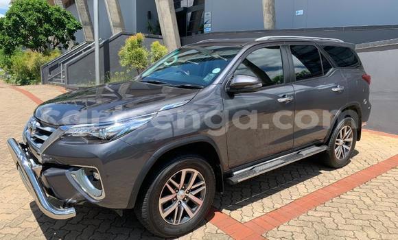 Nunua Ilio tumika Toyota Fortuner Beige Gari ndani ya Hlatikulu nchini Wilaya ya Shiselweni Nunua Ilio tumika Toyota Fortuner Beige Gari ndani ya Hlatikulu nchini Wilaya ya Shiselweni