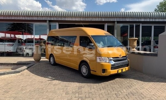 Nunua Ilio tumika Toyota Hiace Brown Gari ndani ya Bulembu nchini Hhohho