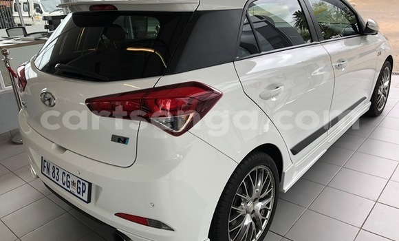 Acheter Occasion Voiture Hyundai i20 Blanc à Malkerns, Manzini Acheter Occasion Voiture Hyundai i20 Blanc à Malkerns, Manzini