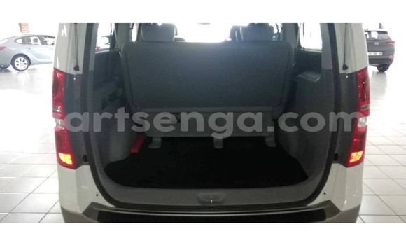 Buy Used Hyundai H1 White Car in Bhunya in Manzini Buy Used Hyundai H1 White Car in Bhunya in Manzini