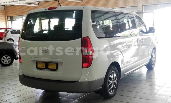 Buy Used Hyundai H1 White Car in Bhunya in Manzini Buy Used Hyundai H1 White Car in Bhunya in Manzini