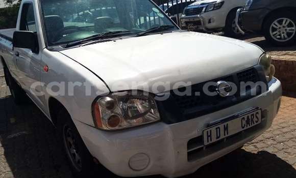 Buy Used Nissan NP 300 White Car in Bhunya in Manzini Buy Used Nissan NP 300 White Car in Bhunya in Manzini