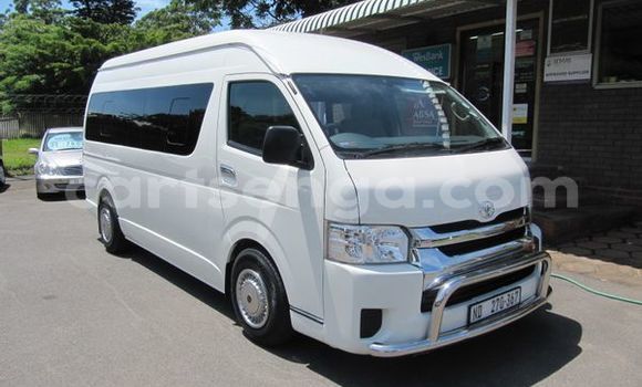 Nunua Ilio tumika Toyota Hiace White Gari ndani ya Bulembu nchini Hhohho