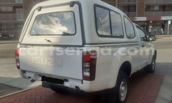 Acheter Occasion Voiture Isuzu KB Blanc à Big Bend, Lubombo District Acheter Occasion Voiture Isuzu KB Blanc à Big Bend, Lubombo District