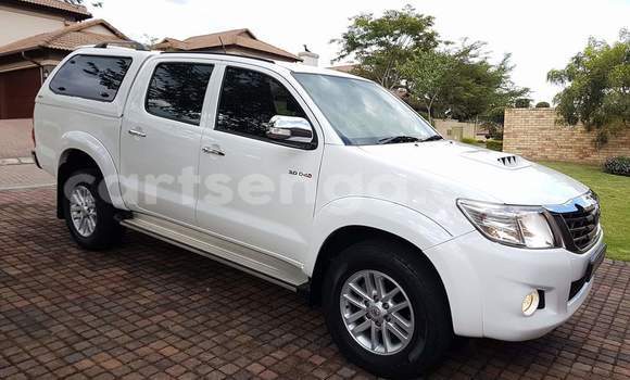 Nunua Ilio tumika Toyota Hilux White Gari ndani ya Ezulwini nchini Hhohho Nunua Ilio tumika Toyota Hilux White Gari ndani ya Ezulwini nchini Hhohho