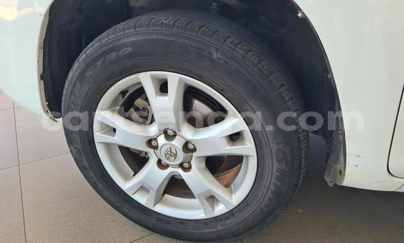 Nunua Ilio tumika Toyota RAV4 White Gari ndani ya Ezulwini nchini Hhohho Nunua Ilio tumika Toyota RAV4 White Gari ndani ya Ezulwini nchini Hhohho