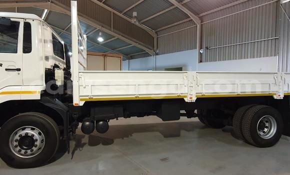 Acheter Occasion Utilitaire Hino 300 Series Blanc à Mbabane, Manzini Acheter Occasion Utilitaire Hino 300 Series Blanc à Mbabane, Manzini