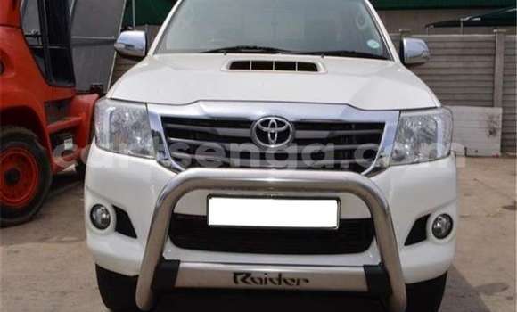 Buy Used Toyota Hilux White Car in Bhunya in Manzini Buy Used Toyota Hilux White Car in Bhunya in Manzini