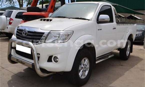 Buy Used Toyota Hilux White Car in Bhunya in Manzini Buy Used Toyota Hilux White Car in Bhunya in Manzini