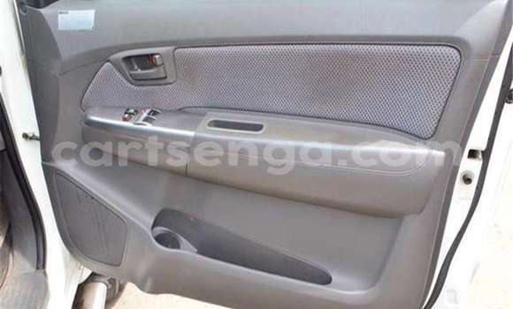 Buy Used Toyota Hilux White Car in Bhunya in Manzini Buy Used Toyota Hilux White Car in Bhunya in Manzini