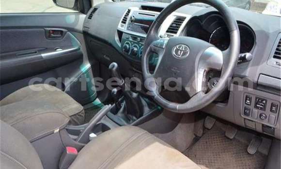 Buy Used Toyota Hilux White Car in Bhunya in Manzini Buy Used Toyota Hilux White Car in Bhunya in Manzini