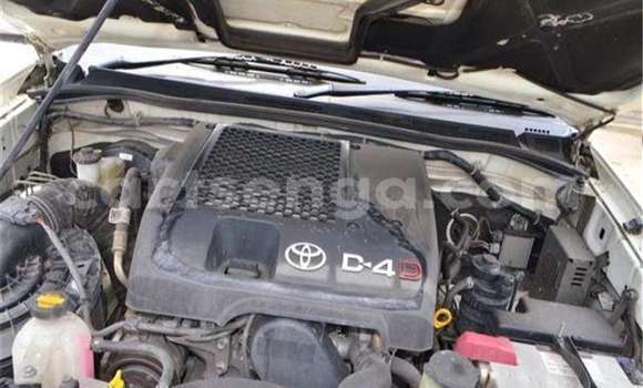 Buy Used Toyota Hilux White Car in Bhunya in Manzini Buy Used Toyota Hilux White Car in Bhunya in Manzini