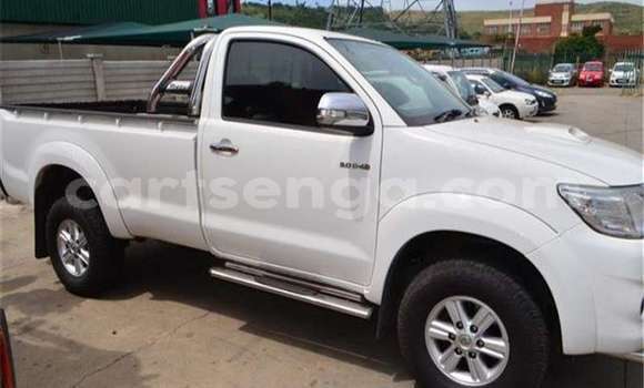 Buy Used Toyota Hilux White Car in Bhunya in Manzini Buy Used Toyota Hilux White Car in Bhunya in Manzini