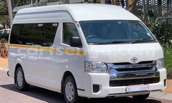 Buy Used Toyota Hiace White Car in Hlatikulu in Shiselweni District Buy Used Toyota Hiace White Car in Hlatikulu in Shiselweni District