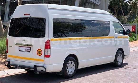 Buy Used Toyota Hiace White Car in Hlatikulu in Shiselweni District Buy Used Toyota Hiace White Car in Hlatikulu in Shiselweni District