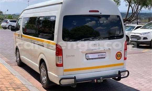 Buy Used Toyota Hiace White Car in Hlatikulu in Shiselweni District Buy Used Toyota Hiace White Car in Hlatikulu in Shiselweni District