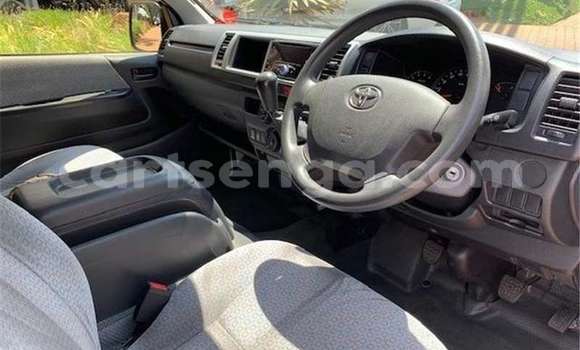 Buy Used Toyota Hiace White Car in Hlatikulu in Shiselweni District Buy Used Toyota Hiace White Car in Hlatikulu in Shiselweni District